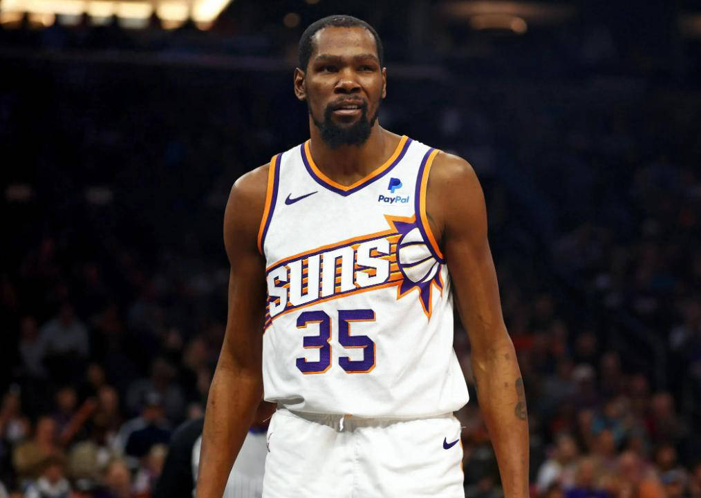 杜兰特重返赛场，比赛规则变更首场状态出色，塞尔维亚队观众沸腾！的简单介绍