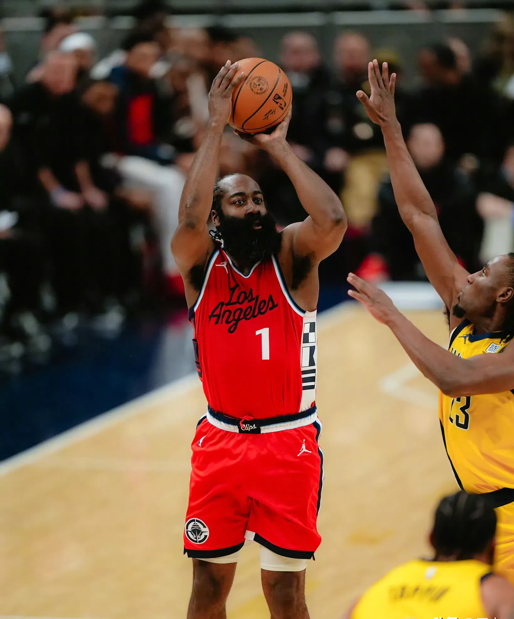 哈登连续二十场比赛得分超过险胜，雄鹿不断突破！