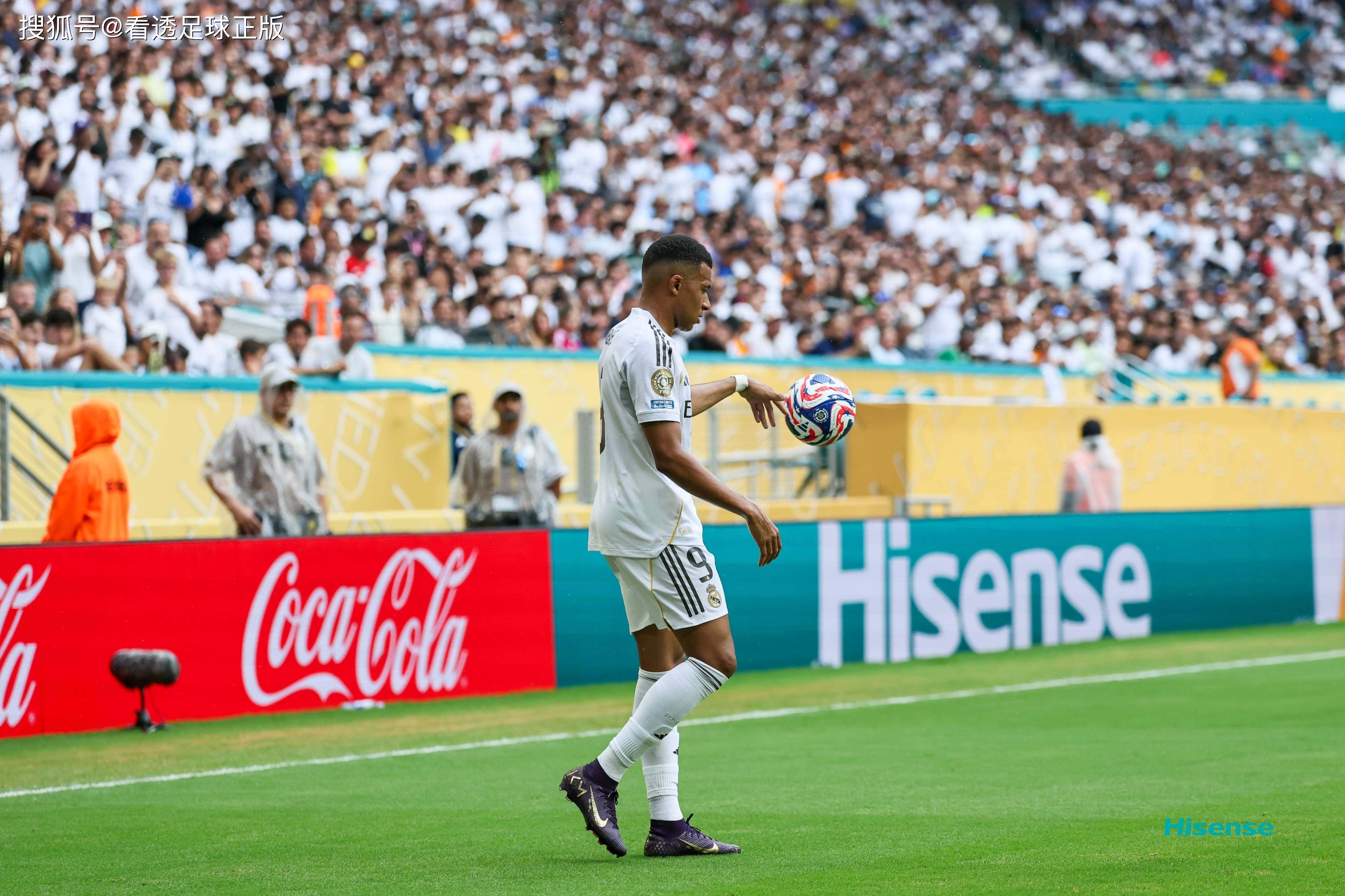 姆巴佩重要时刻表现优异，热火带队取胜！观众掌声雷动(06年热火夺冠奥尼尔数据)